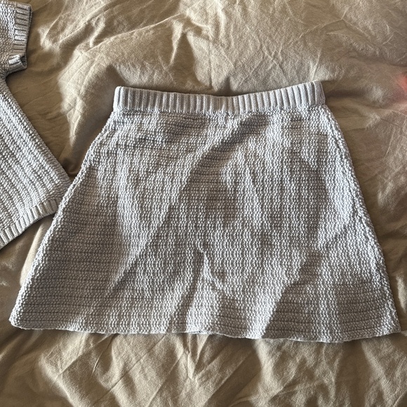 H&M XS knit set - Picture 3 of 4